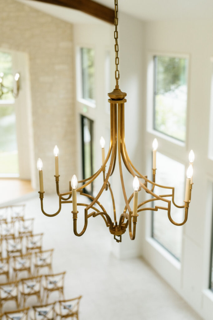 chandelier at the preserve of canyon lake chapel
