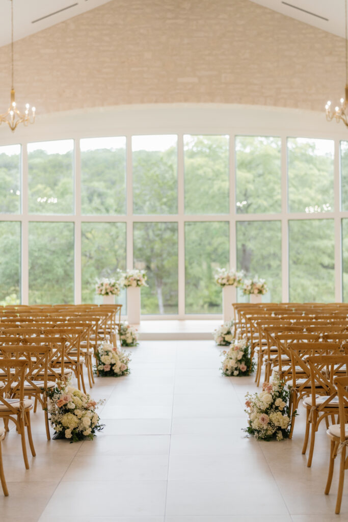 ceremony aisle shot of the preserve at canyon lake
