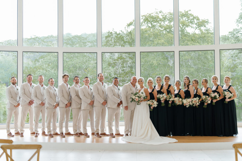 bridal party at preserve at canyon lake hire a wedding planner
