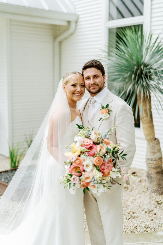 colorful gruene wedding bride and groom