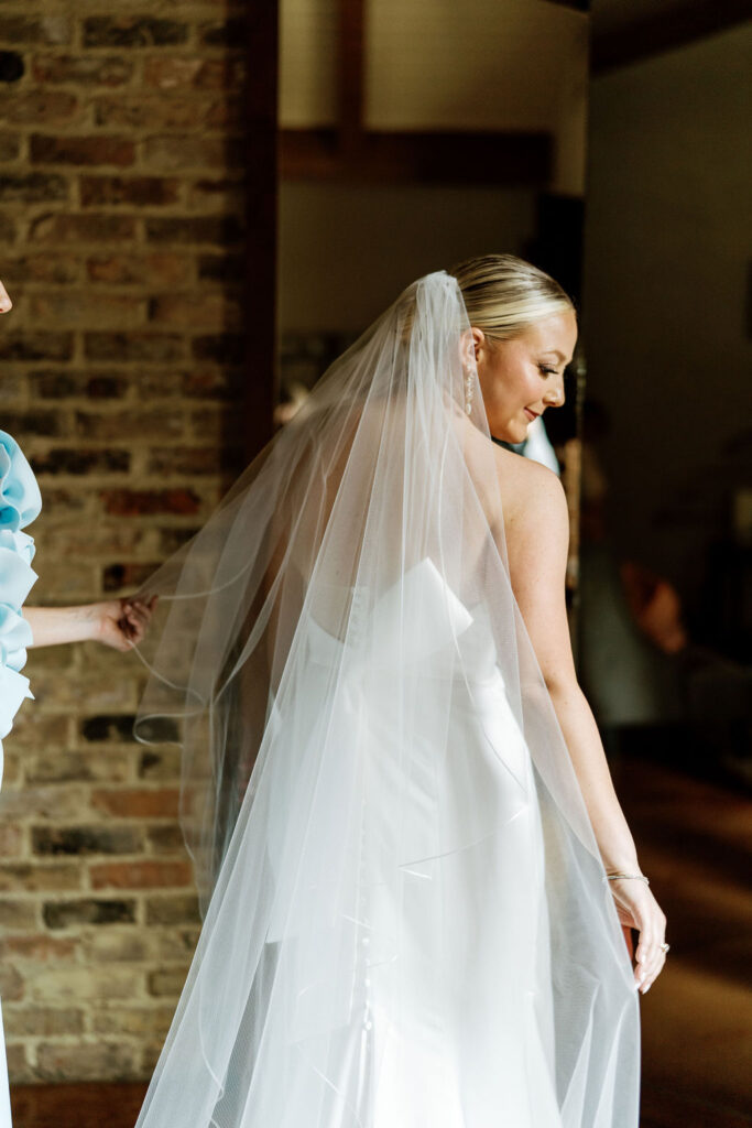 colorful gruene wedding