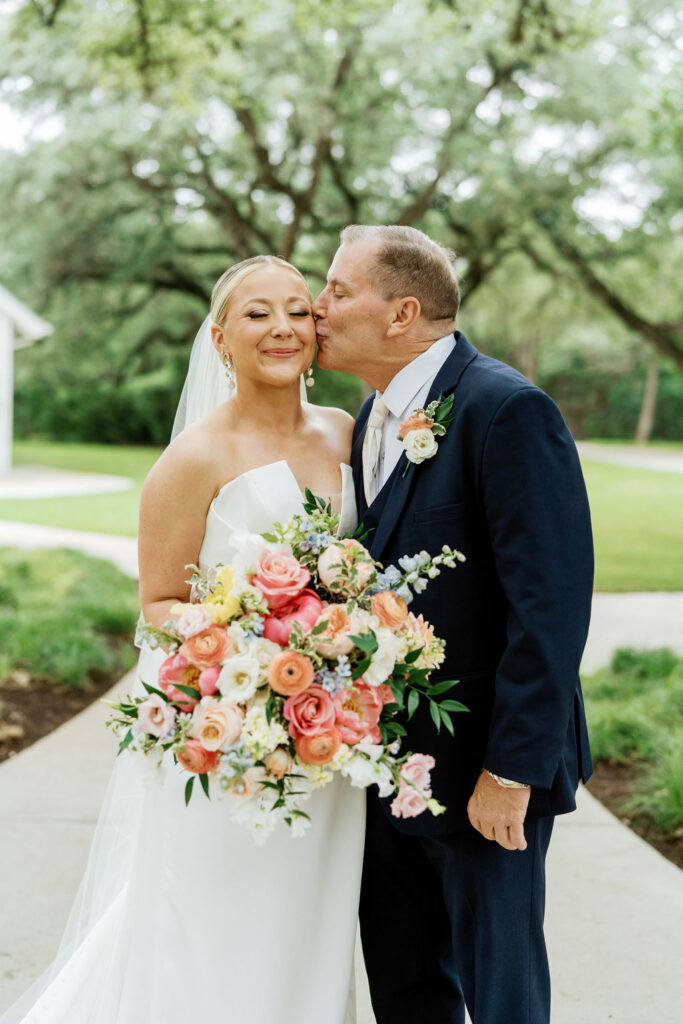 colorful gruene wedding bride and dad
