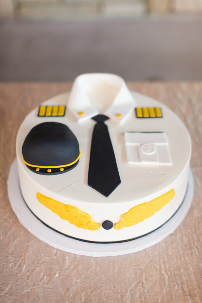 pilot wedding cake
