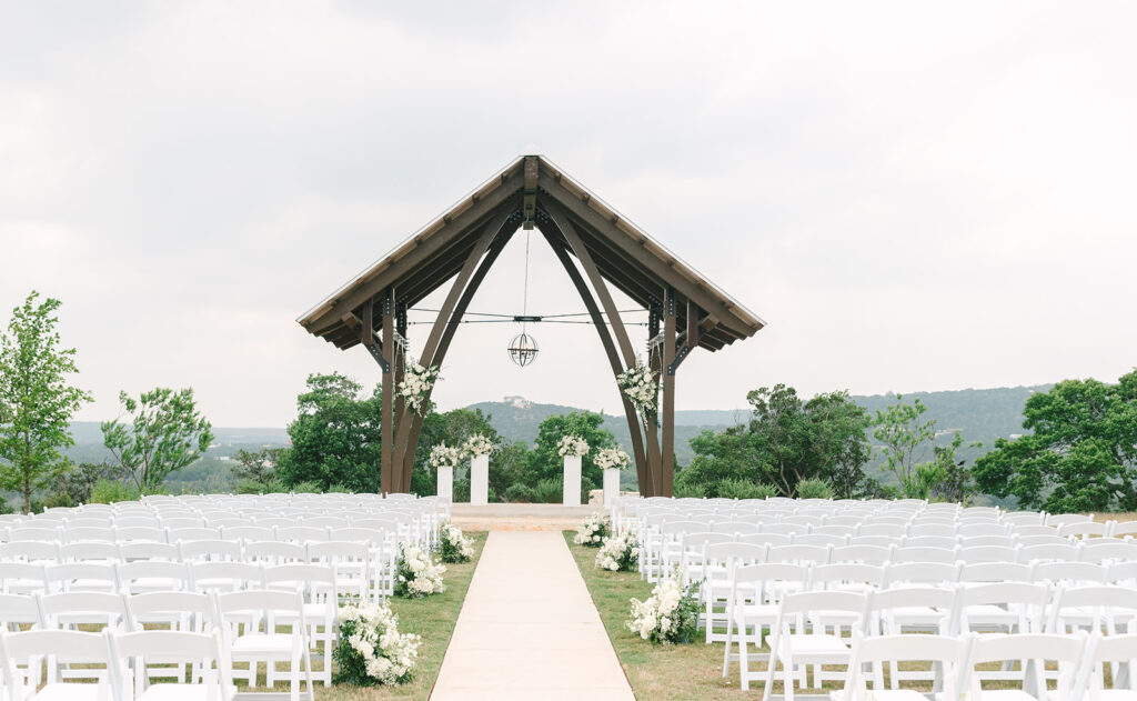 hill country wedding venue willow ridge
white and green wedding flowers
Hill Country Wedding Day