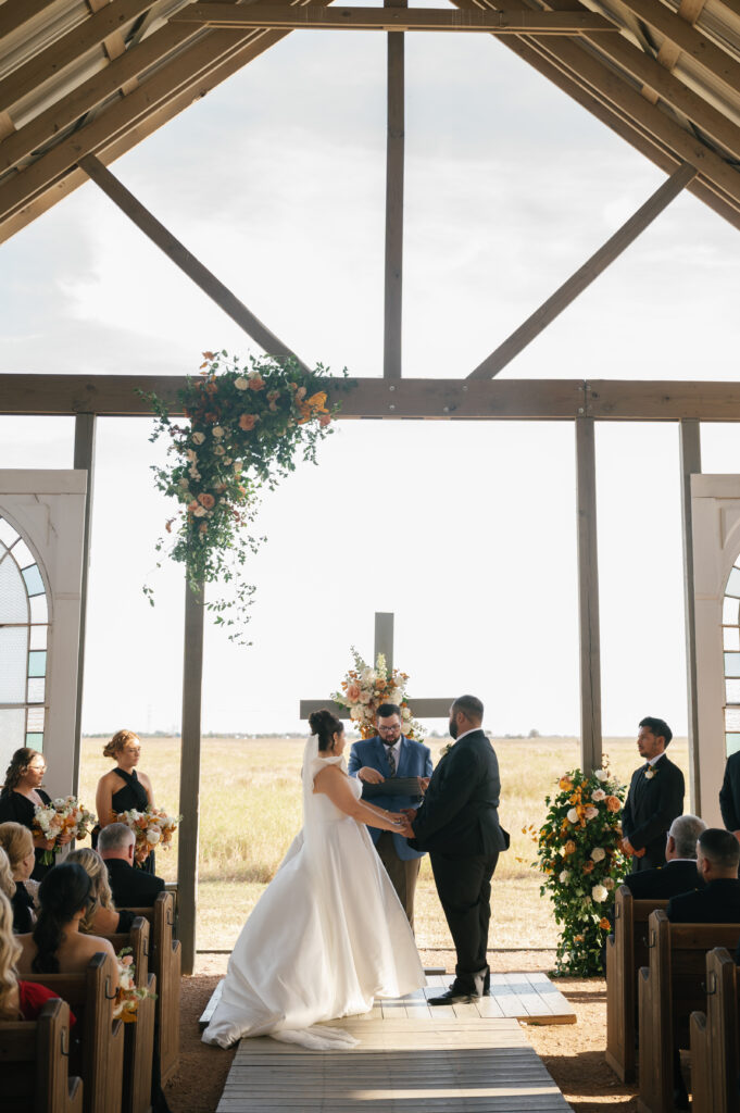 chapel at allen farmhaus, Fall Wedding at The Allen Farmhaus
