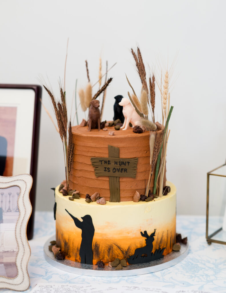 Hunting themed grooms cake with hunting dogs 