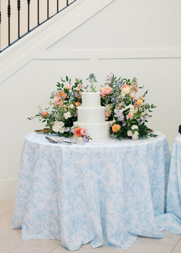 Lush cake meadow surround Brides Cake