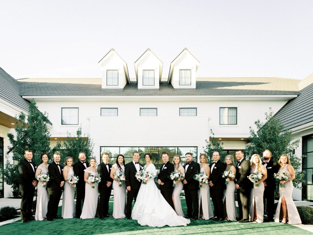 Bridal party outside the Arlo wedding venu3